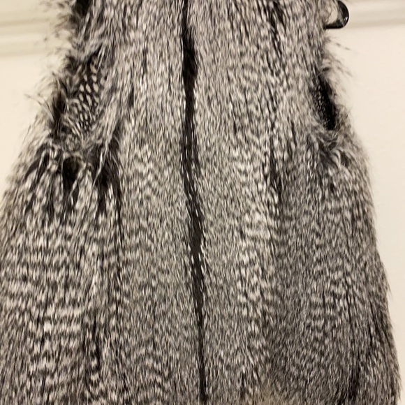 Faux Fur Guess Vest - Picture 4 of 4